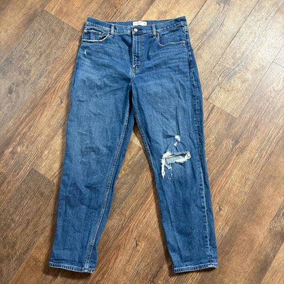 Abercrombie & Fitch “The Mom High Rise” - Picture 2 of 6